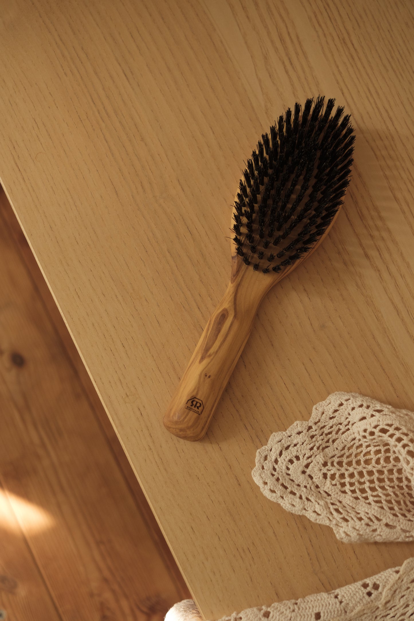 Hårbørste i oliventre