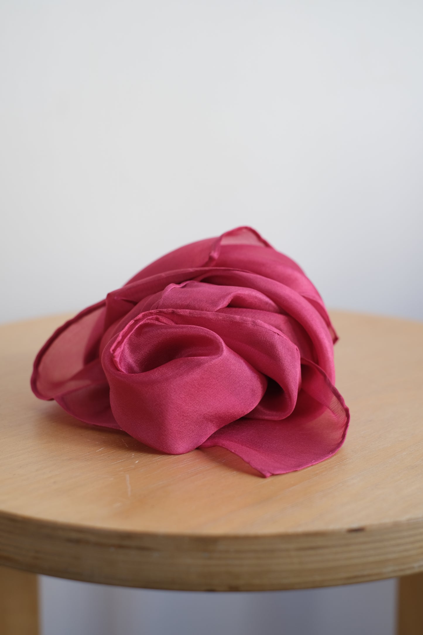 Lekesilke - 55x55cm - plantefarget rød