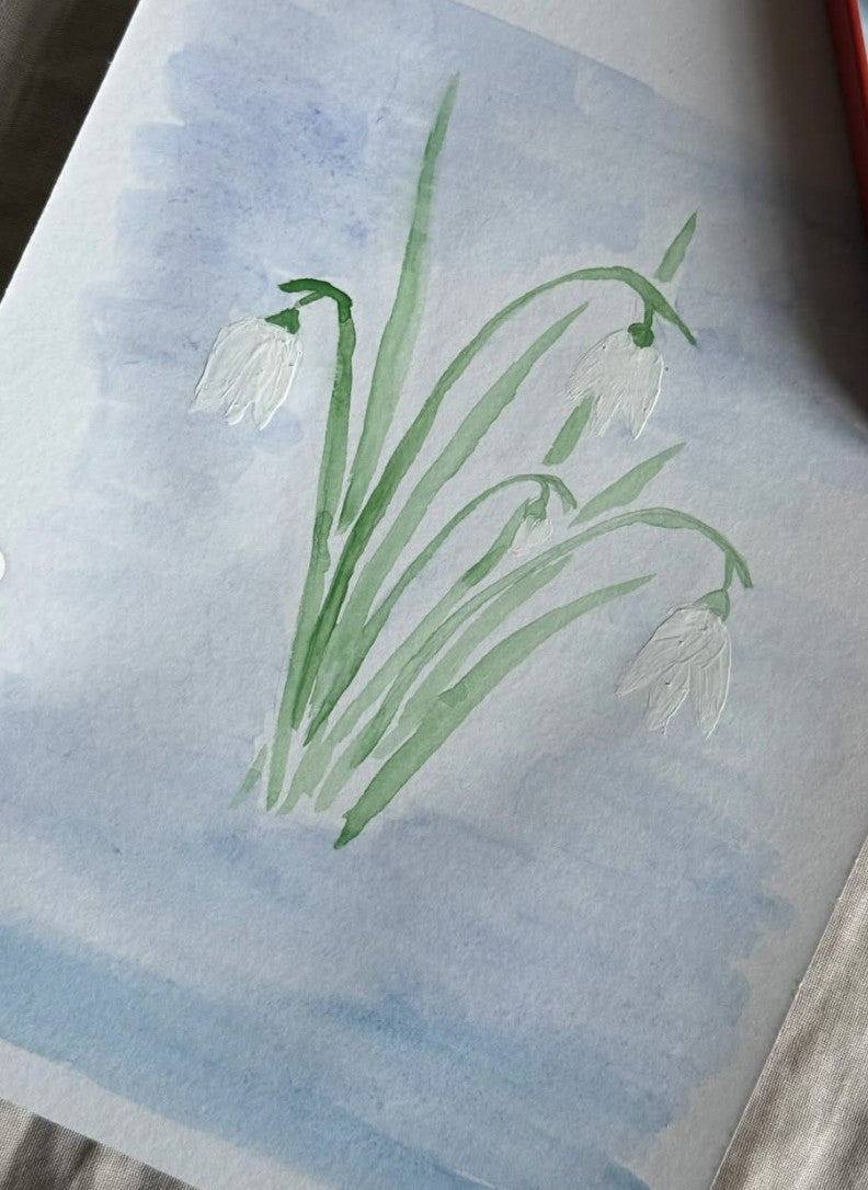 Akvarell av snøklokker med hvite detaljer