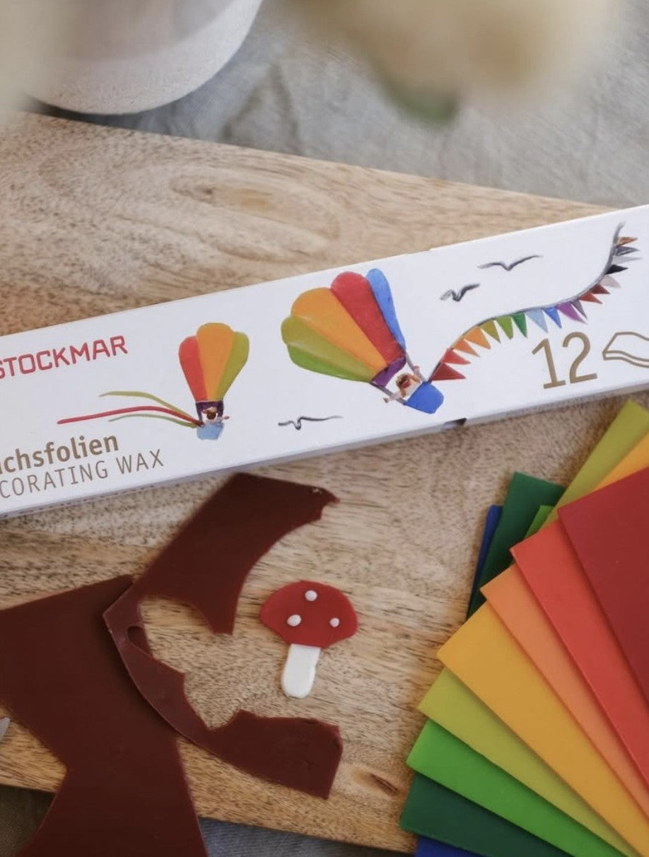 Stockmar dekorbivoks i eske med 12 farger og fluesopp av voks