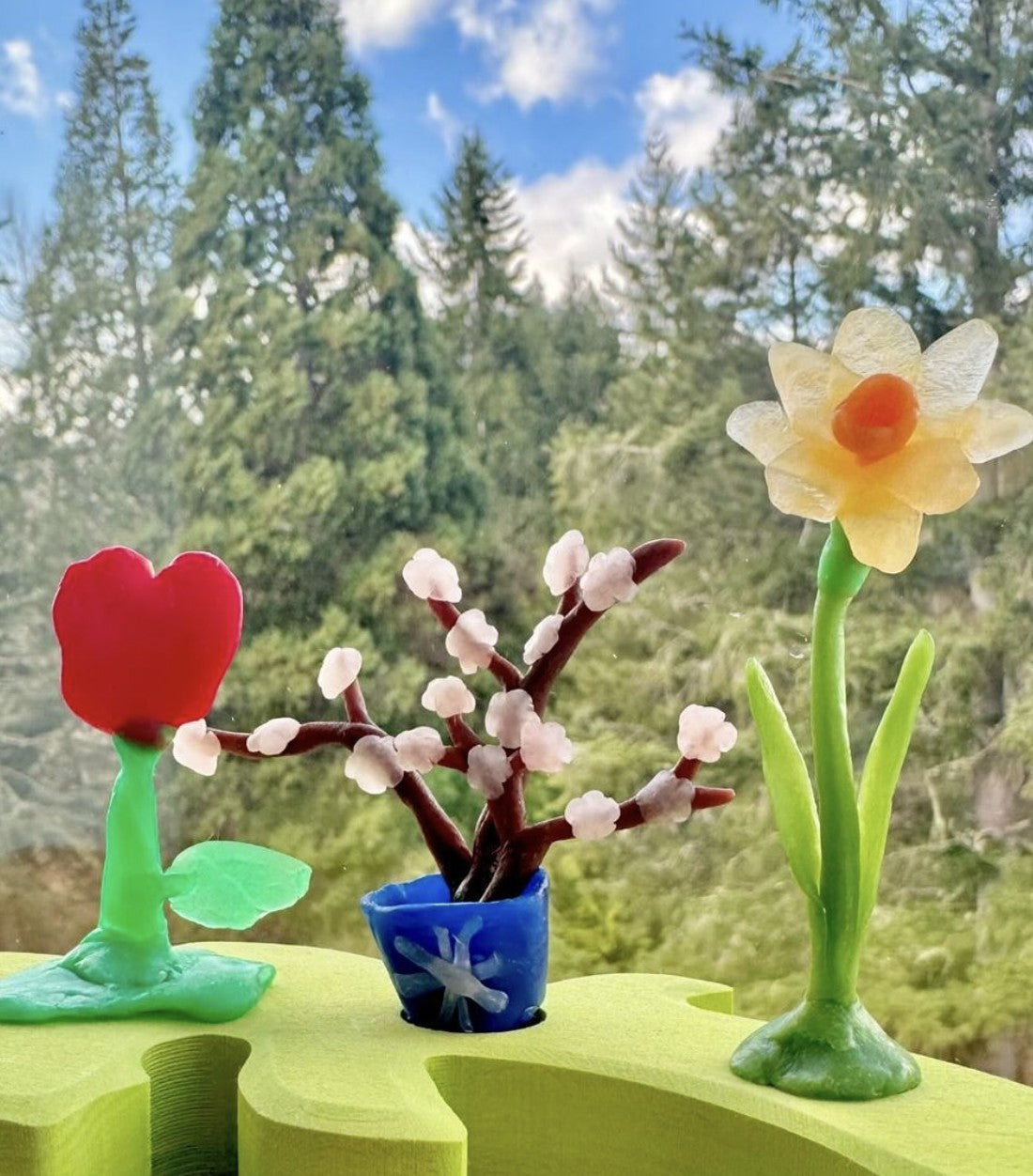 Vårblomster formet av Stockmar modellbivoks