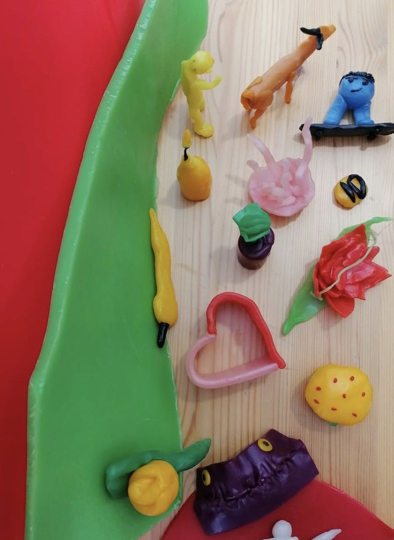 Figurer og lekefigurer formet av modellbivoks