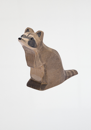 Raccoon sitting - trefigur
