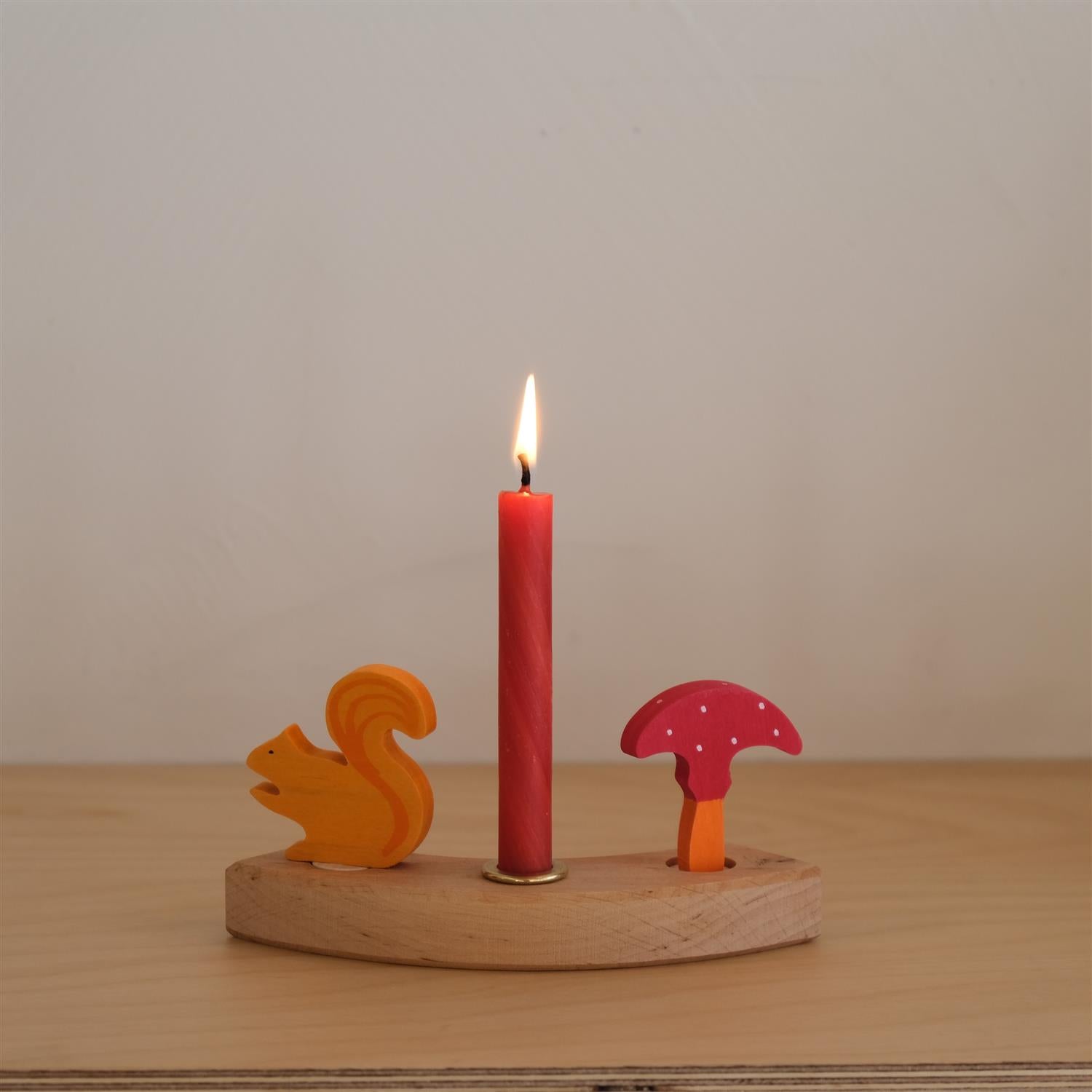 Enkelt rød marmor lys til bursdagsringen (25% bivoks)