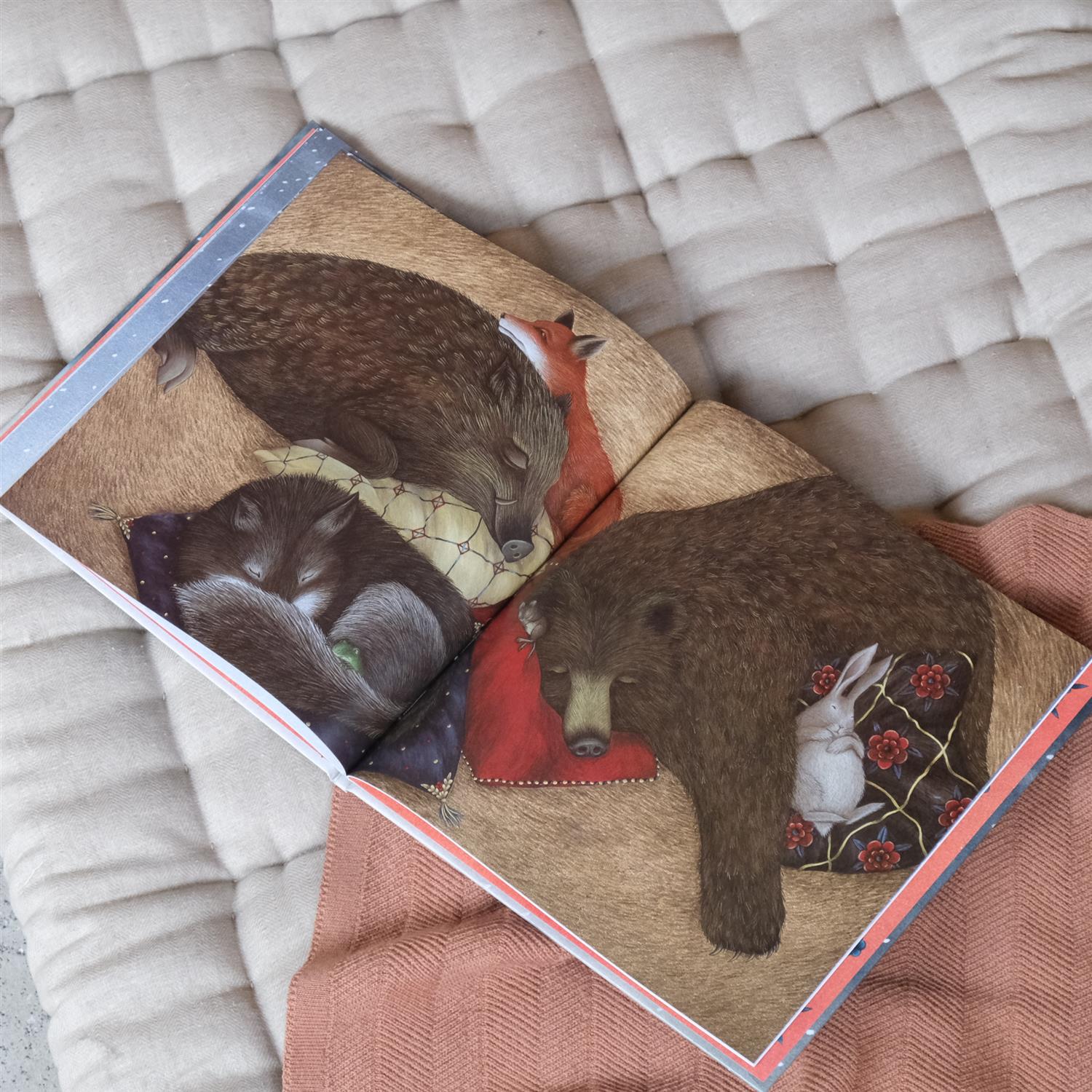 Skinnvotten - Ukrainsk folkeeventyr. Illustrert av Hana Stupica