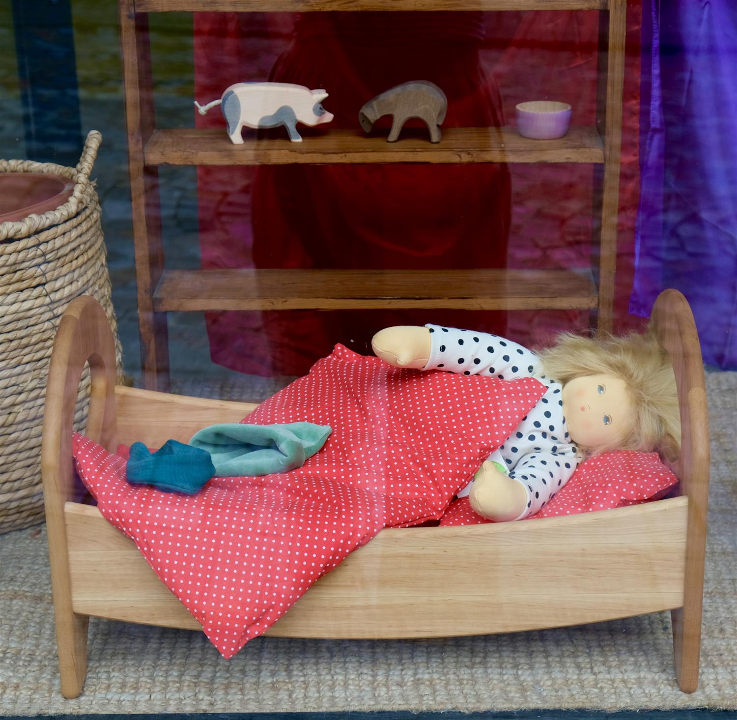 Dukkeseng med sengesett