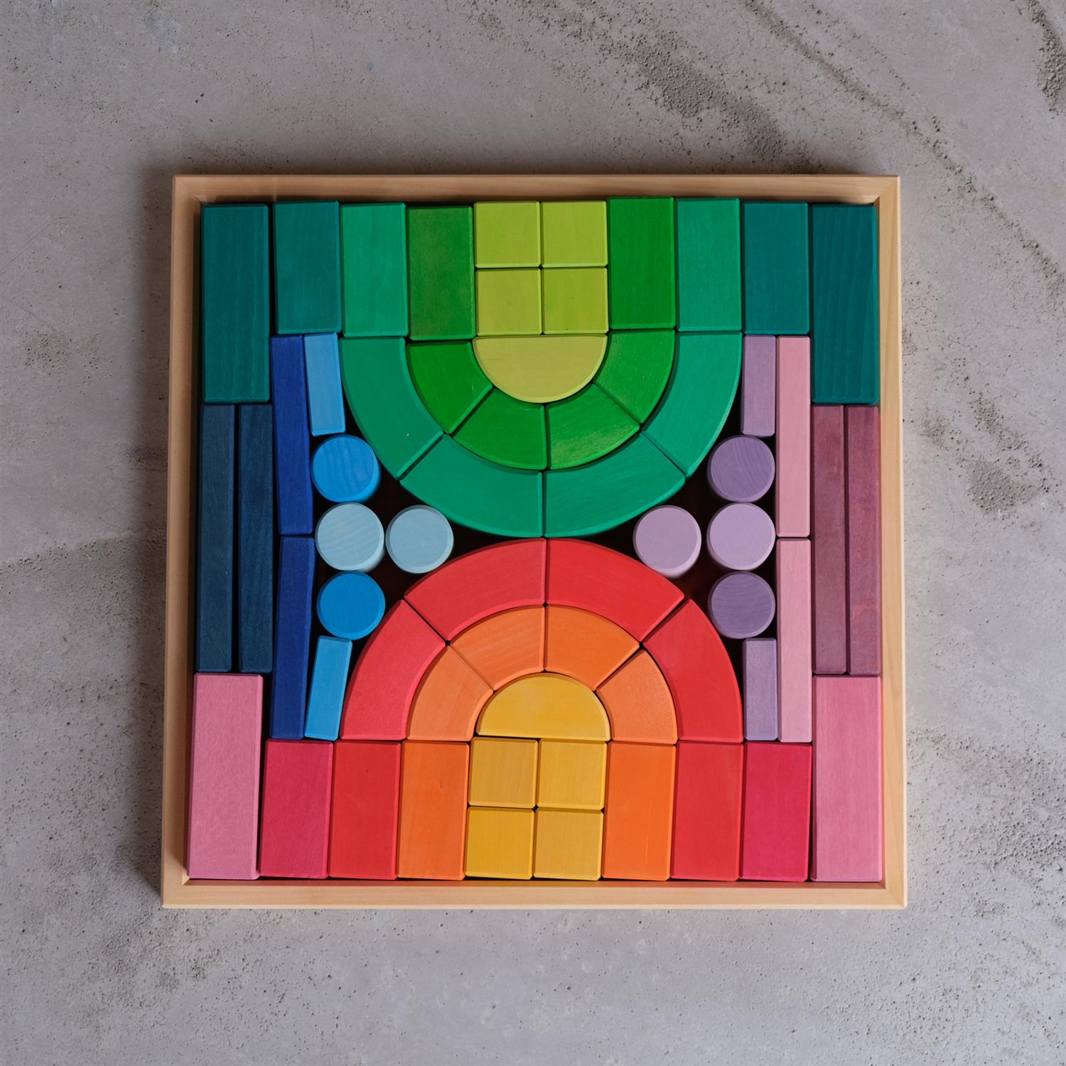 Romansk klossesett i treramme