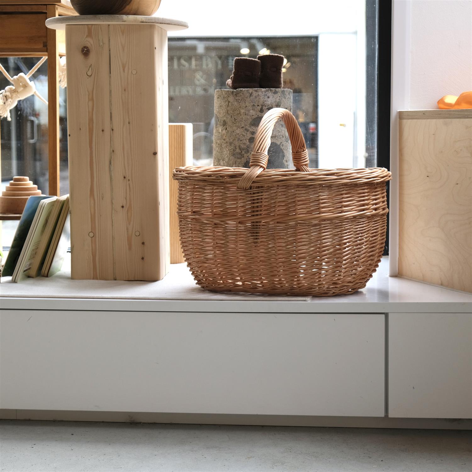 Oval handlekurv med håndtak