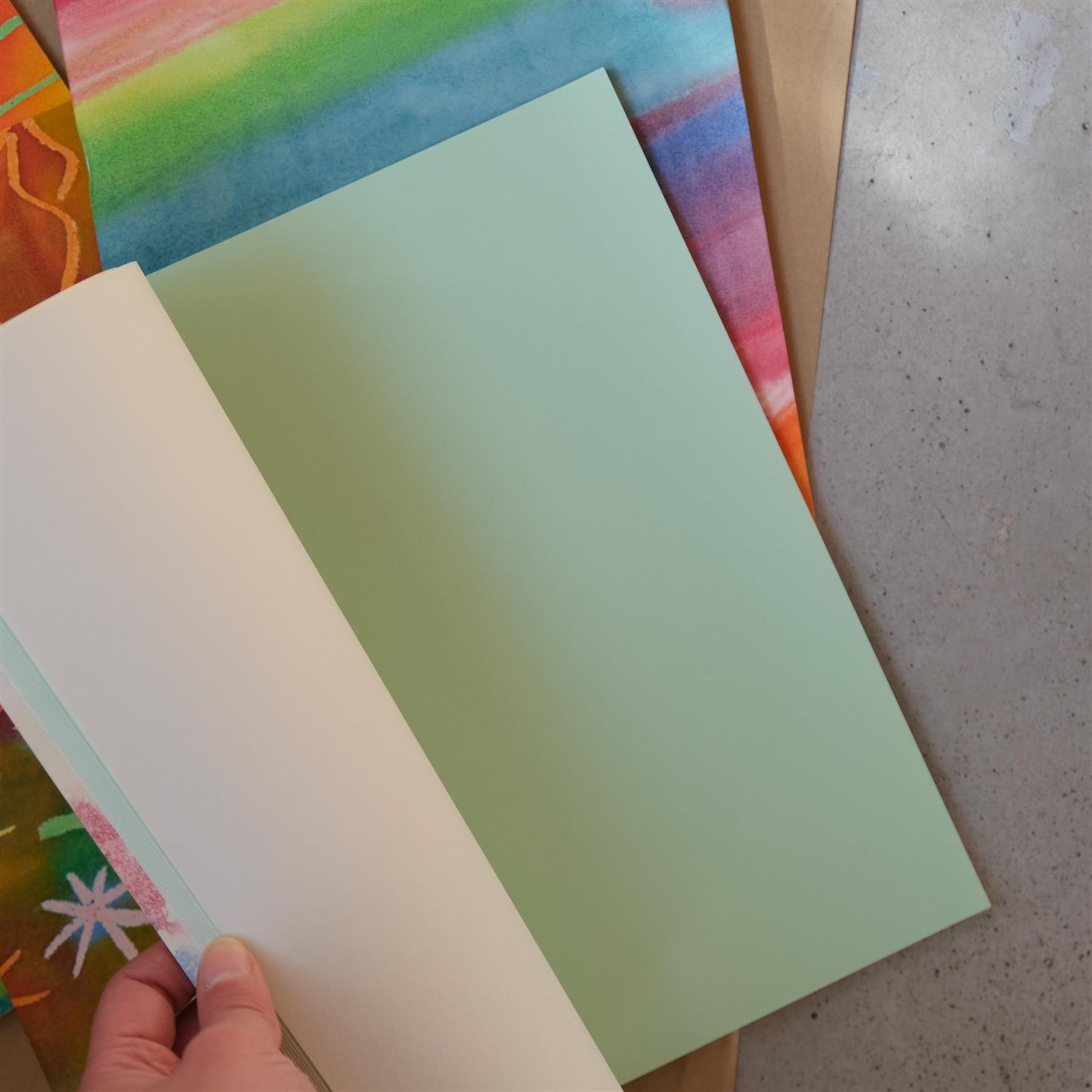 Håndmalt skissebok A4 - 4 farger mellomark