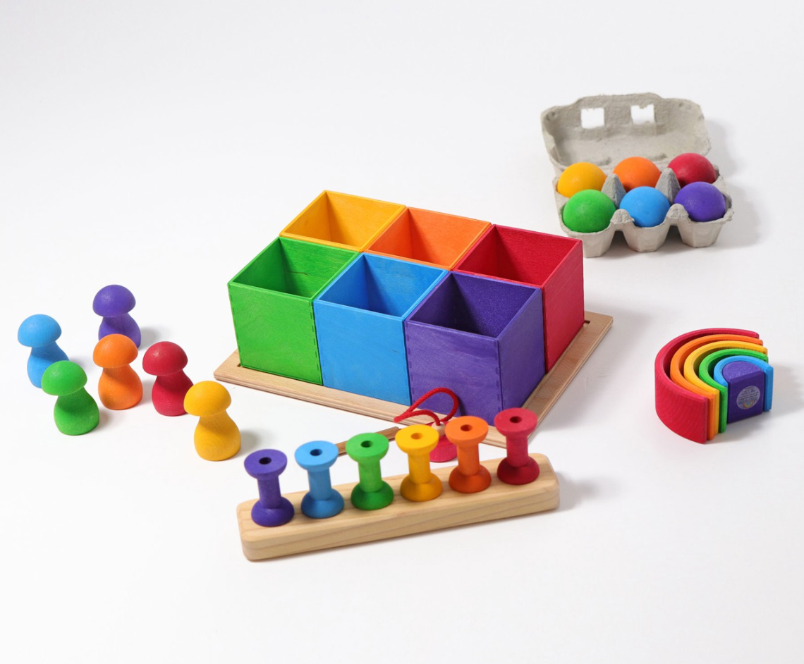 Sett med 6 esker på brett - regnbuens farger