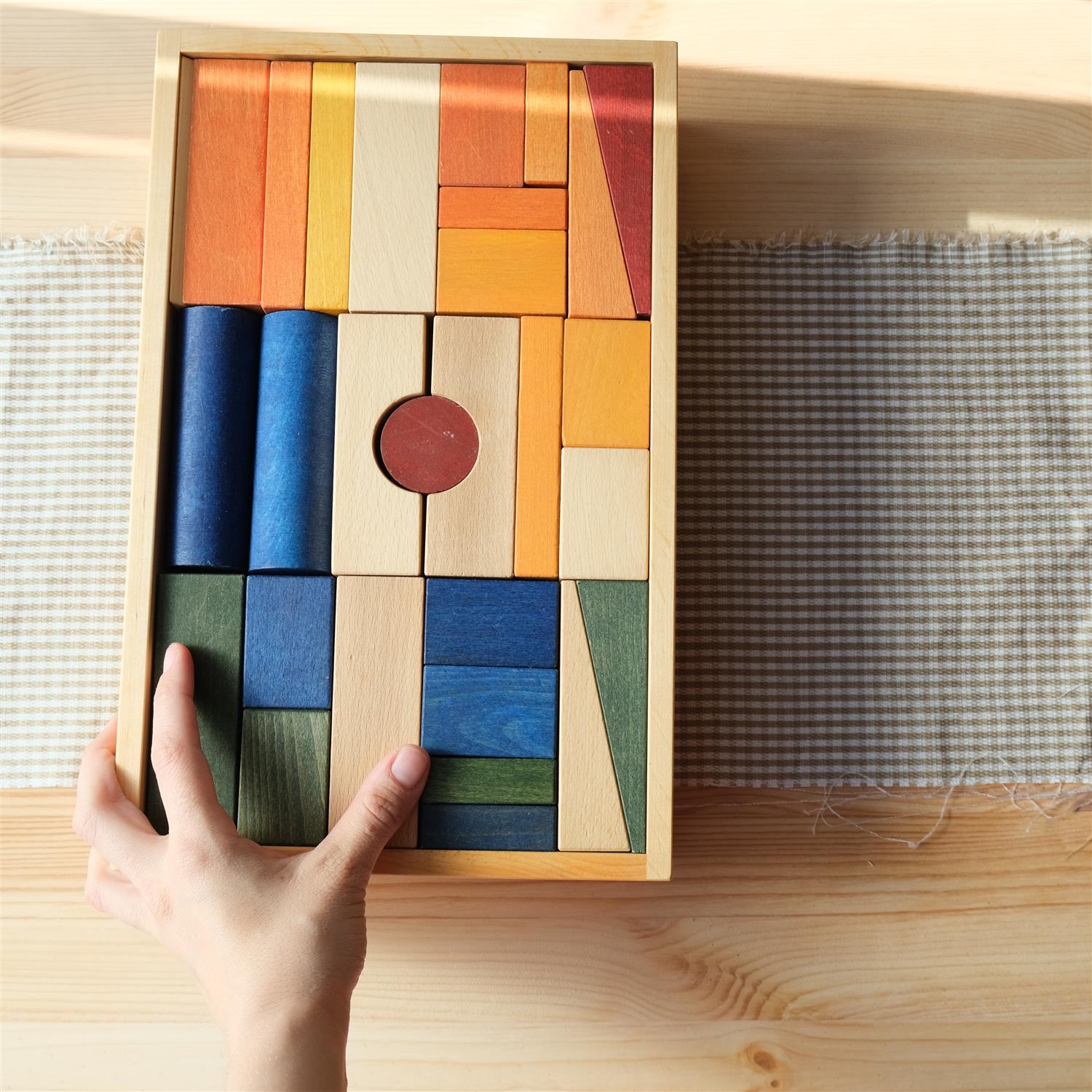 63 store klosser i eske - regnbue