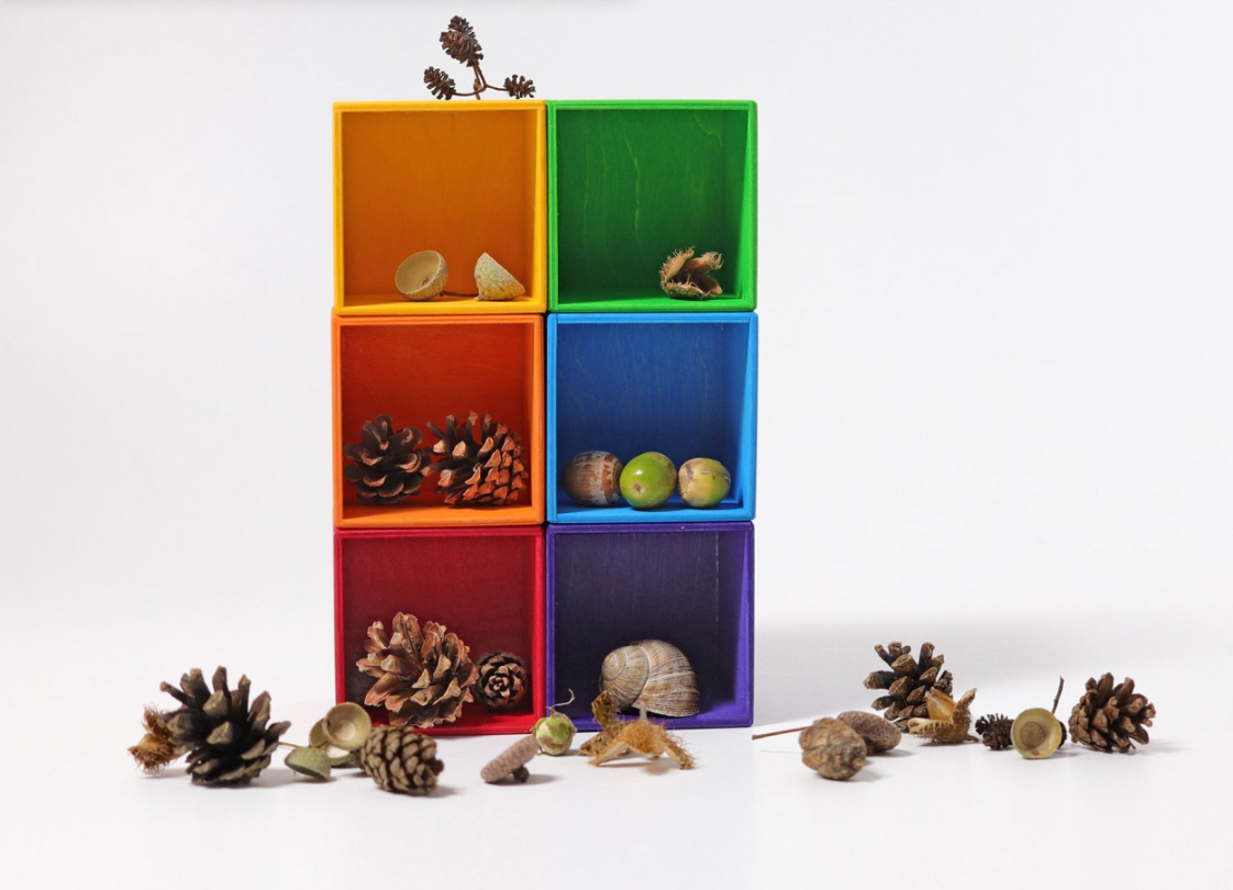 Sett med 6 esker på brett - regnbuens farger